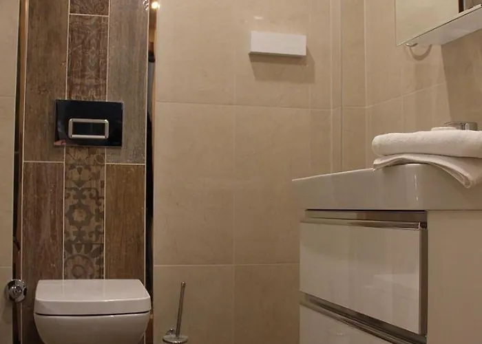 R A Rolex Alsancak 3* איזמיר