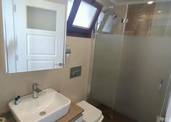 R A Rolex Alsancak מלון 3*